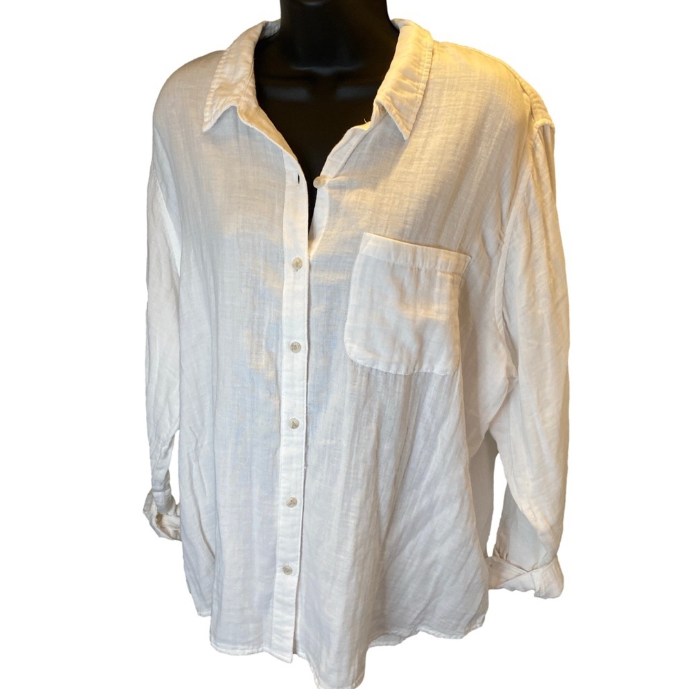 100% cotton Universal threads long sleeve white top. Size XL
